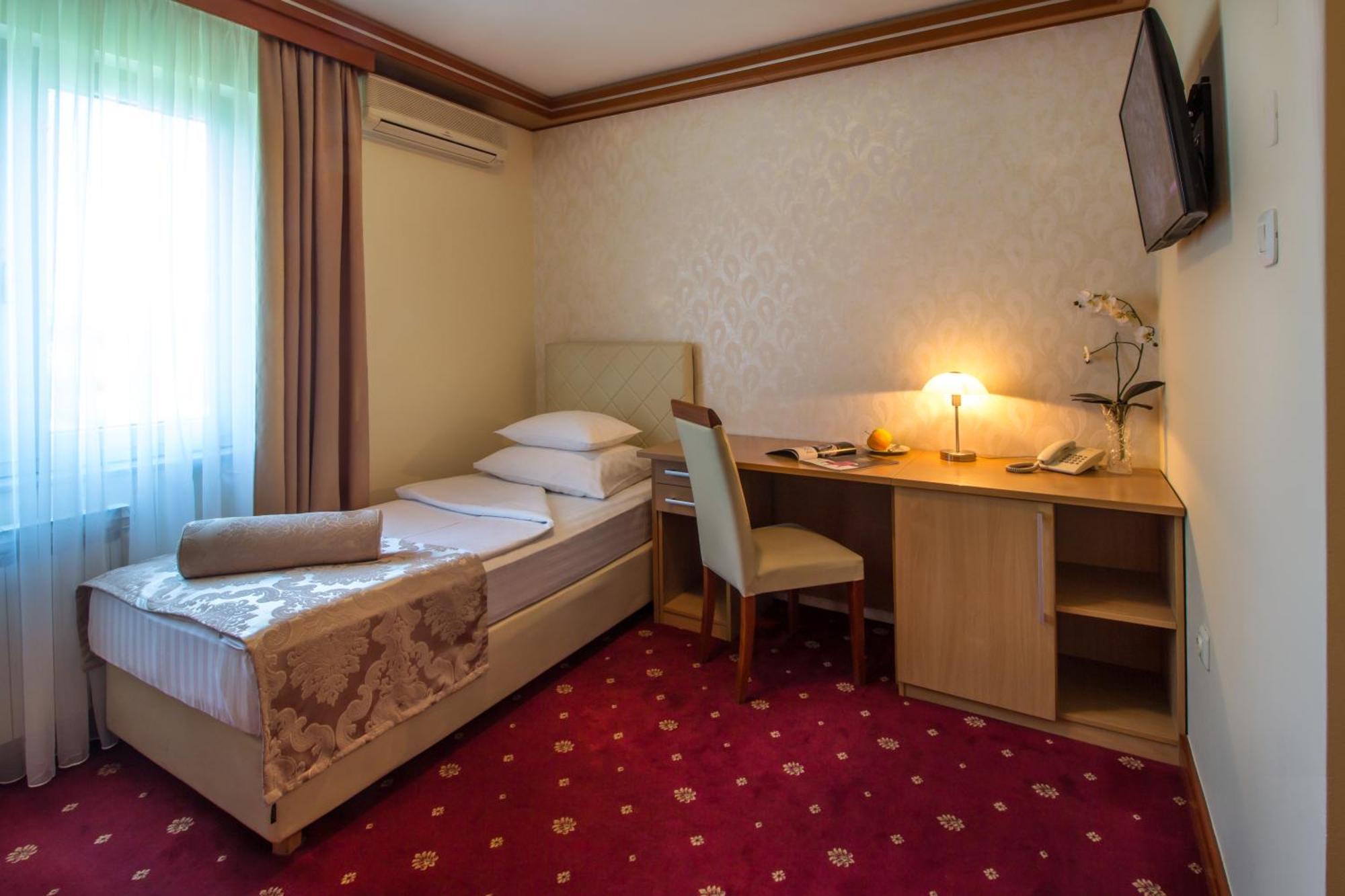 Hotel Cezar Banja Luka Eksteriør bilde